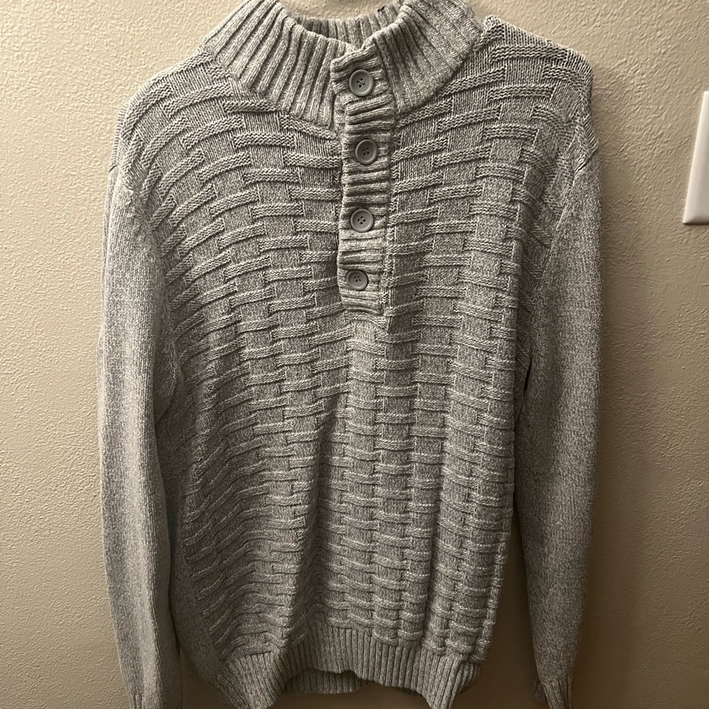 Gray Turtleneck Sweater with Ribbed Texture and Relaxed Fit